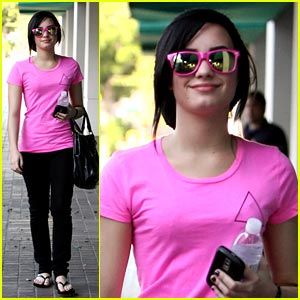 demi-lovato-pink-pretty.jpg