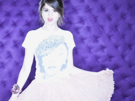 selena-kiss-and-tell-album-selena-gomez-8406471-720-540.jpg